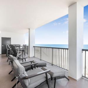 Palms 404- 4th Floor Corner unit Beach