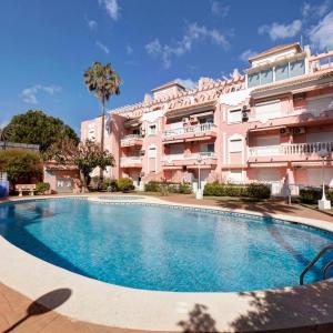 Los Jazmines con piscina a un paso del mar by costablancarent