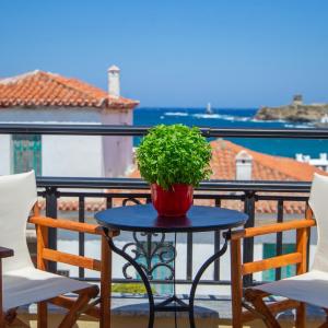 Seaview comfy flat in Andros - walk to beach