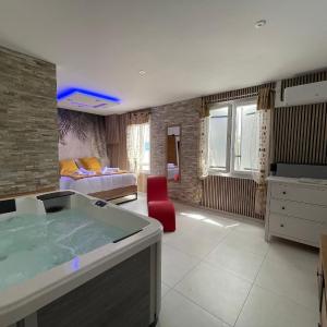 Gîte romantique avec spa et jardin à 1 km de l'Atlantique, proche Noirmoutier et plages - FR-1-426-554