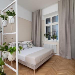 Dusty Beige 2BR Ap for 6 - Near Kazimierz
