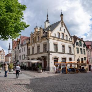 2BR 95m2 apartment in Old Town with Free Parking and Sauna!