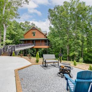 Gold Peak Treehouse Near Helen, Georgia