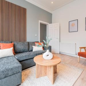 Modern Salford 3 Bedroom House, 3 Bathroom, Easy Manchester Access, Ideal for Contractors & Long Stays - NordStay