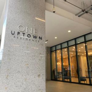 1 BR Uptown BGC across Uptown Mall