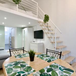 Standard Apartment by Hi5- Downtown Jungle Apartment