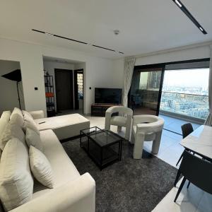 Modern & Spacious 2 bed 2 bath