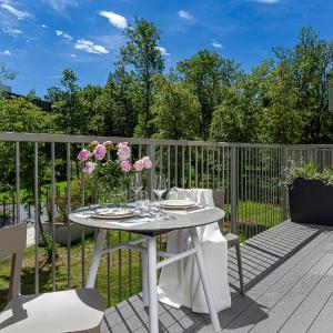 cohost I New Apt w-Balcony I Air Condition I Free Parking & Netflix I By Botanical Park