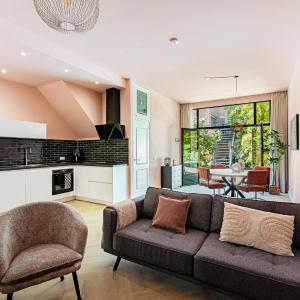 Stylish apartment next to the Amstel river- Unit F