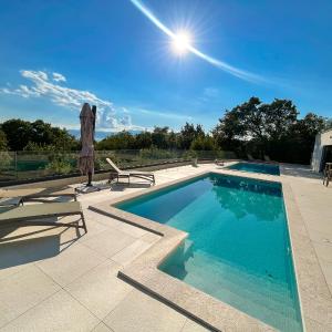 Luxury Apartment in Nature with Pool & Gym