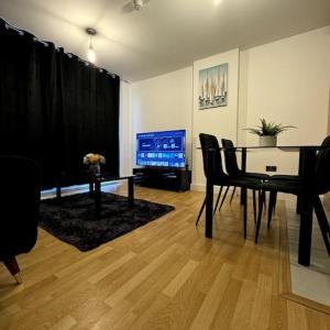 Two Bedrooms Flat In Stratford