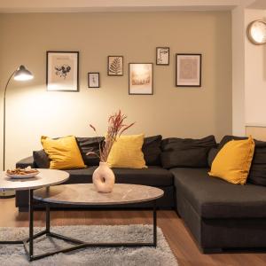 Vibrant apartment next to Acropolis