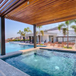 1BR 2BA | Romantic Zone w/ Rooftop Pool & Gym