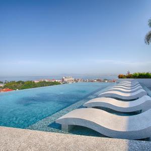 Stylish 2BR w/ View + Bar + Gym in Romantic Zone