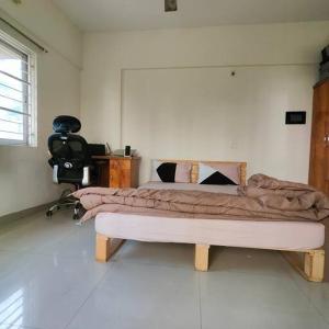 Pet Friendly Studio Apartment in Hadapsar