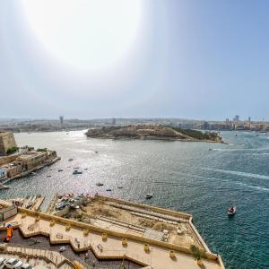 Valletta Postcard Penthouse by 360 Estates
