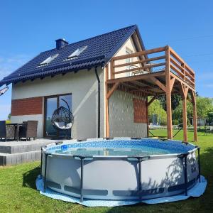 Przy jeziorze - domek na Kaszubach z balią