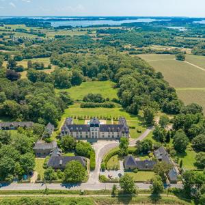 Apartment Le Château de Kergonano-8 by Interhome