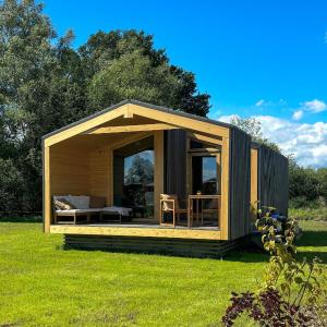 301-Tiny Hideaway