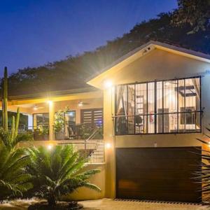 Casa del Artista 4bed,4 bath Ocean view home