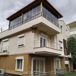 Denize Yakın Geniş Villa