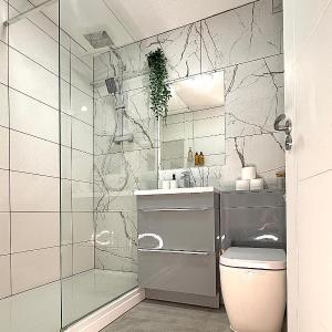 Modern 2 Bedroom Flat in Birmingham City - Free Parking - HD 50inch TV