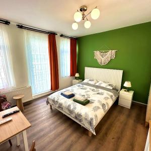 Yellowhouse Room 6