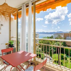 Cannes-vue mer Esterel-balcon-Plage