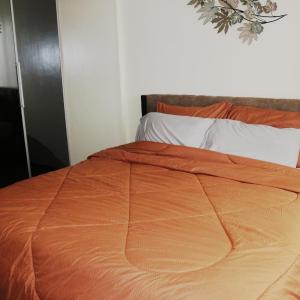 Elegant Queen room with wifi access-Ruby