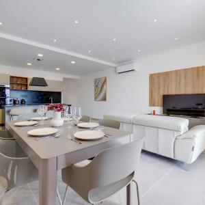 Elegant Sliema Penthouse Panoramic Terrace by Buena Vista