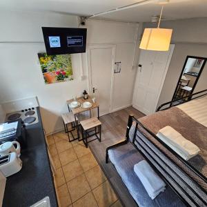 Mary Street Studio Stay