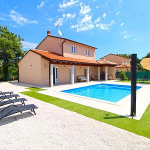 Villa Rose 2352