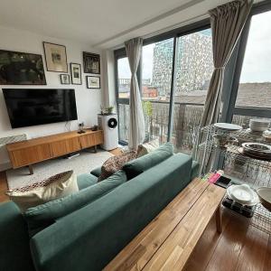 Modern Studio Retreat in Central Birmingham Pass The Keys