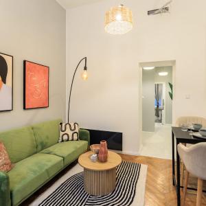 Boutique Flat with Romantic Balcony at City Center