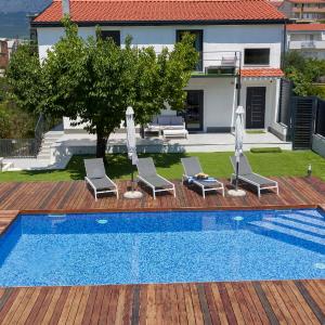 Apartment Joy heated pool