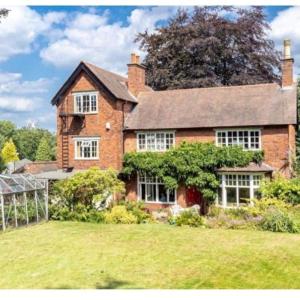 5 double bedroom house