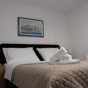 Apartman M&A&M Karlobag 2 minute away from beach
