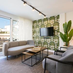 Casa Pizarro, by Homing U