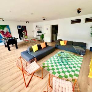 Trendy Central Apartment with Cologne Cathedral View