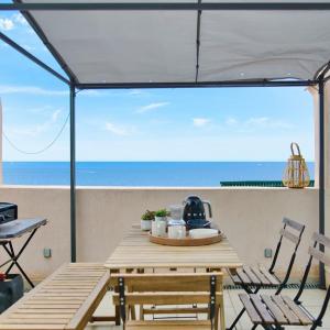 Coquet appartement en bord de mer et corniche