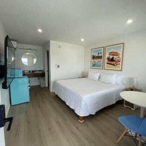 Single King Room