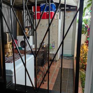 Bed and Breakfast Small Cozy Room with Balcony, T&B, Fast WiFi, Netflix