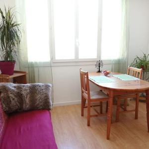 Bright central apartment close to St Charles station