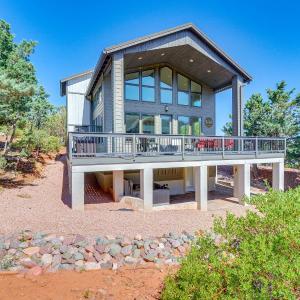 Hot Tub and Deck Mtn-View Pine Getaway!