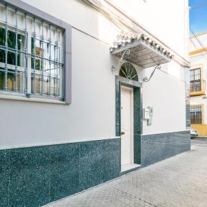 1 Bedroom Beautiful Apartment In Sevilla