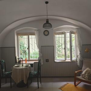 Vintage room with Garden view