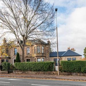 Luxury Victorian 5 bedroom apartment by Lady road apartments