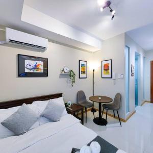 Citispace 1BR Condotel Suite at Sunshine100 City Plaza #SS07A