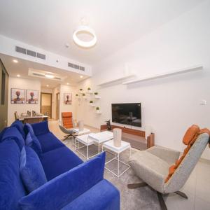 Elegant 2BR view with rooftop pool The Bay