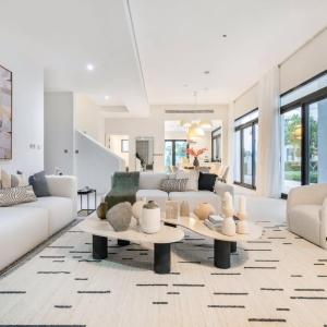 Luxury Palm Villa with Rooftop Garden, Resort Style Pool and Beach by Exclusive Holiday Homes